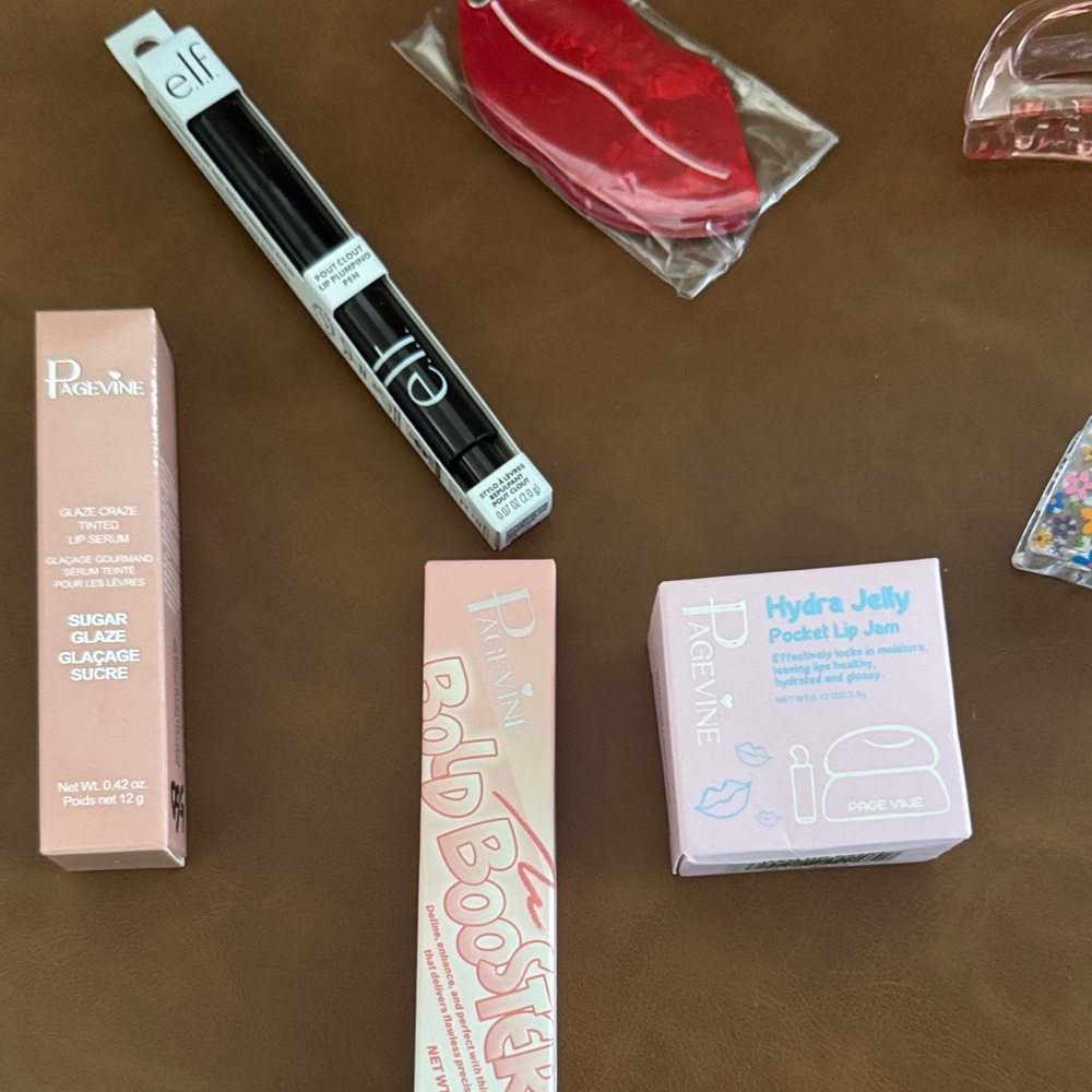New Makeup & Claw Clip Bundle - Picture 6 of 9